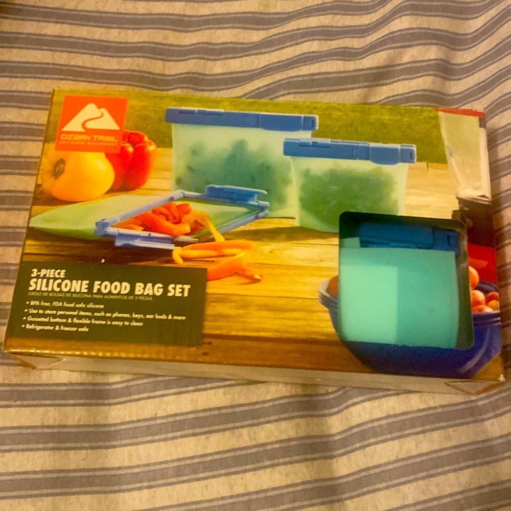 NWT 3PC Silicone food bag set